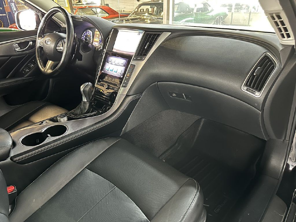 2015 INFINITI Q50 Image 13