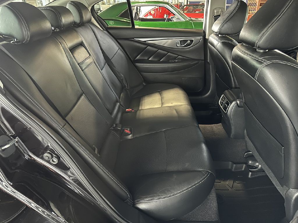 2015 INFINITI Q50 Image 16