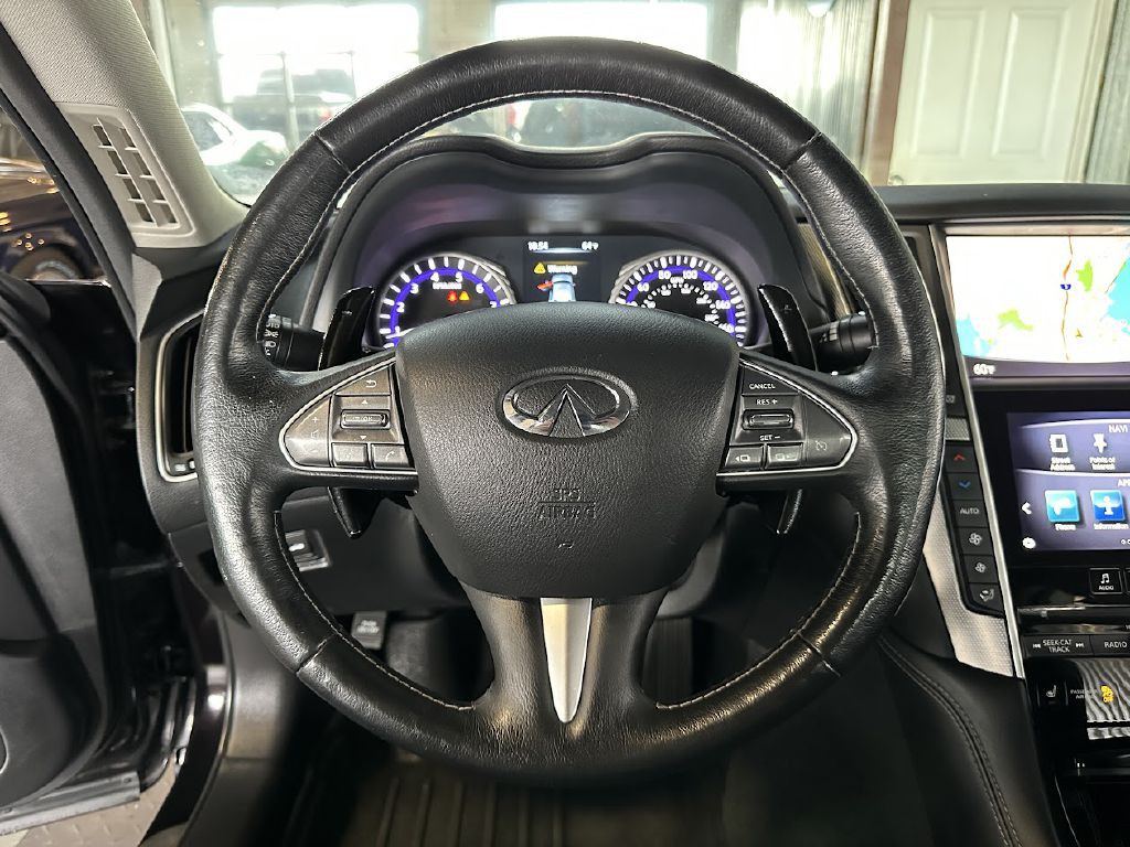 2015 INFINITI Q50 Image 17