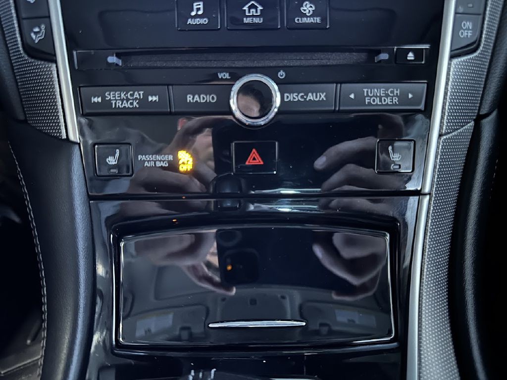 2015 INFINITI Q50 Image 24