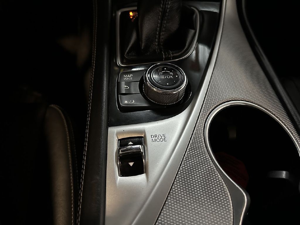 2015 INFINITI Q50 Image 25