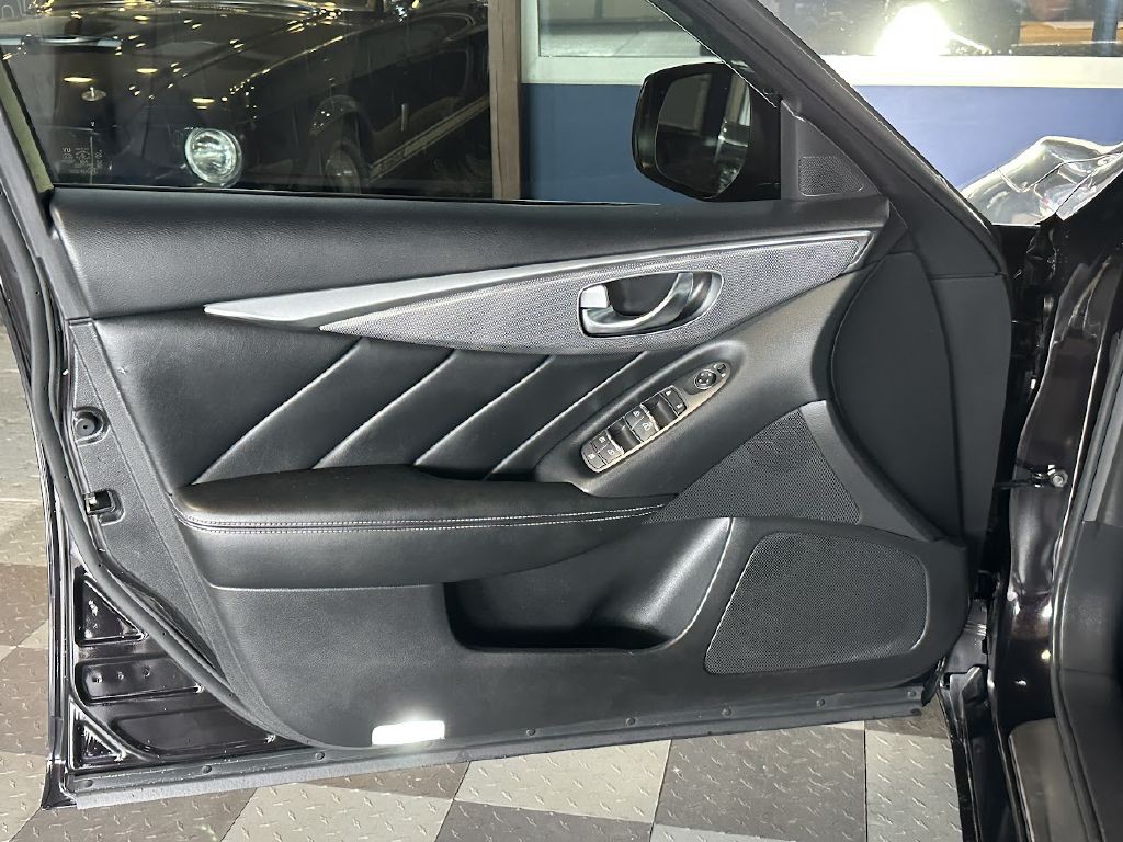 2015 INFINITI Q50 Image 26