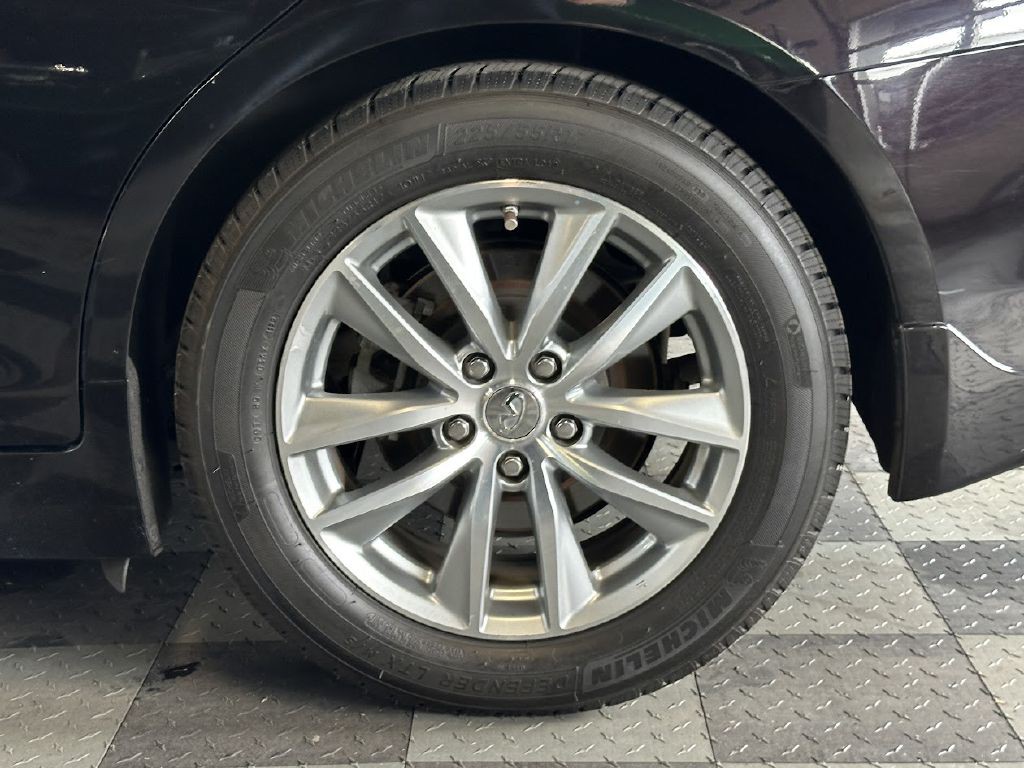 2015 INFINITI Q50 Image 31