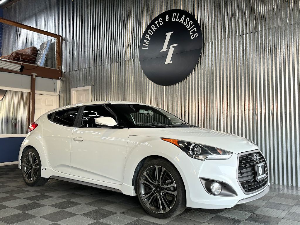 2016 Hyundai Veloster Image 2