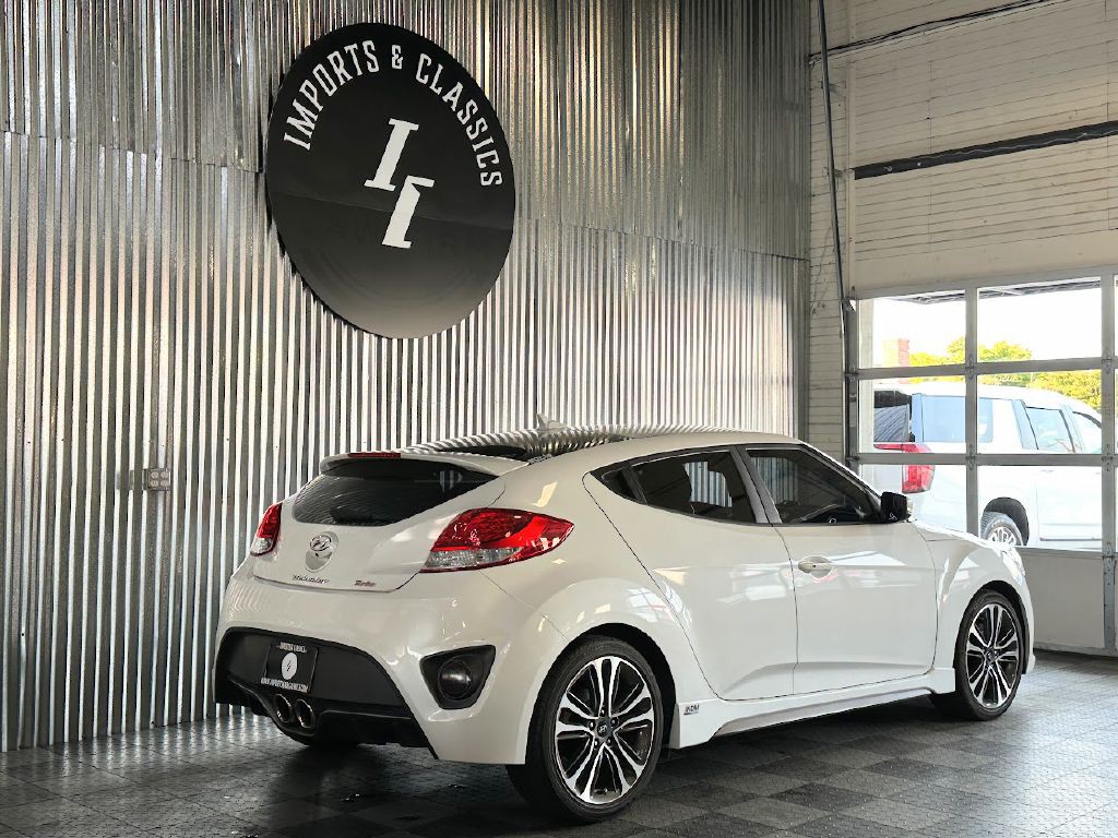 2016 Hyundai Veloster Image 3