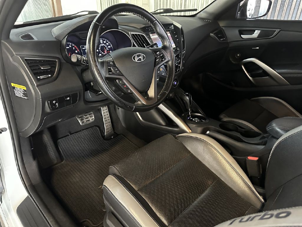 2016 Hyundai Veloster Image 9