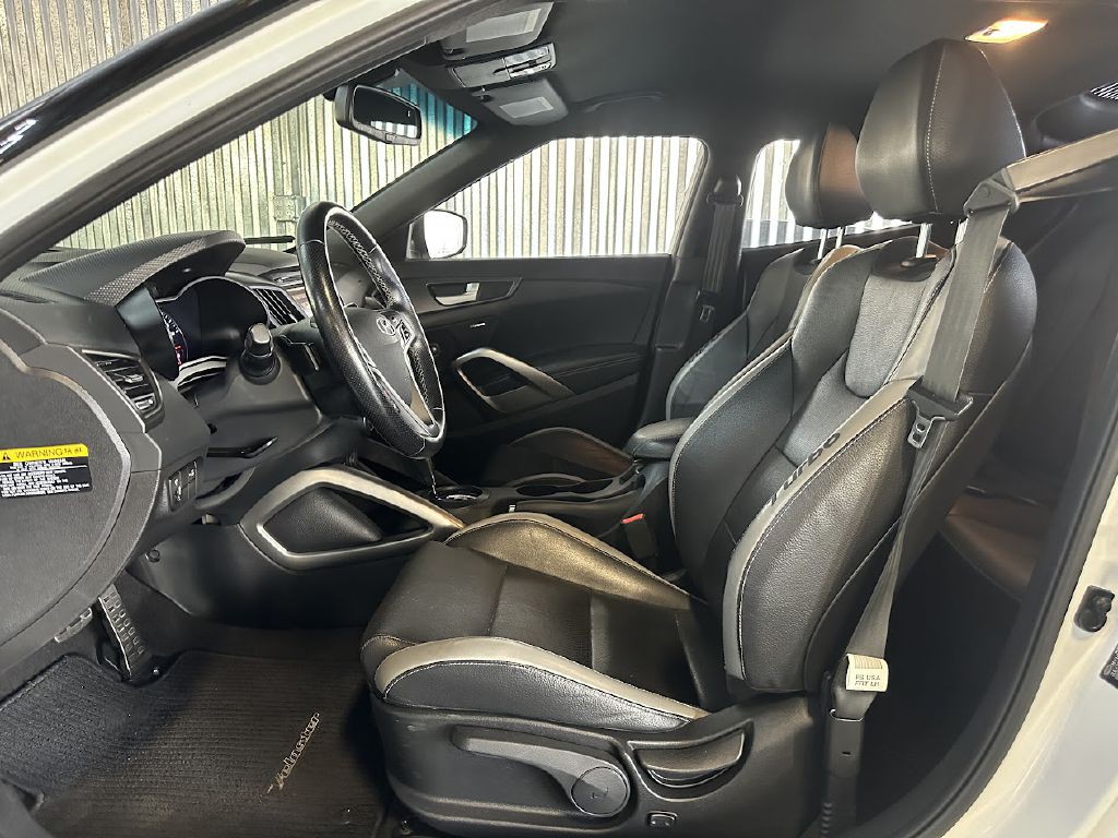 2016 Hyundai Veloster Image 10