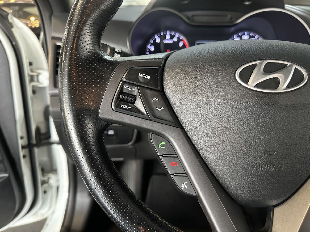 2016 Hyundai Veloster Image 17