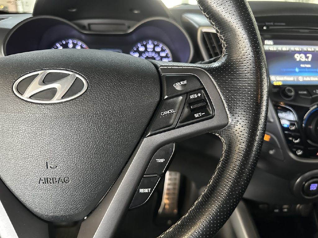 2016 Hyundai Veloster Image 18