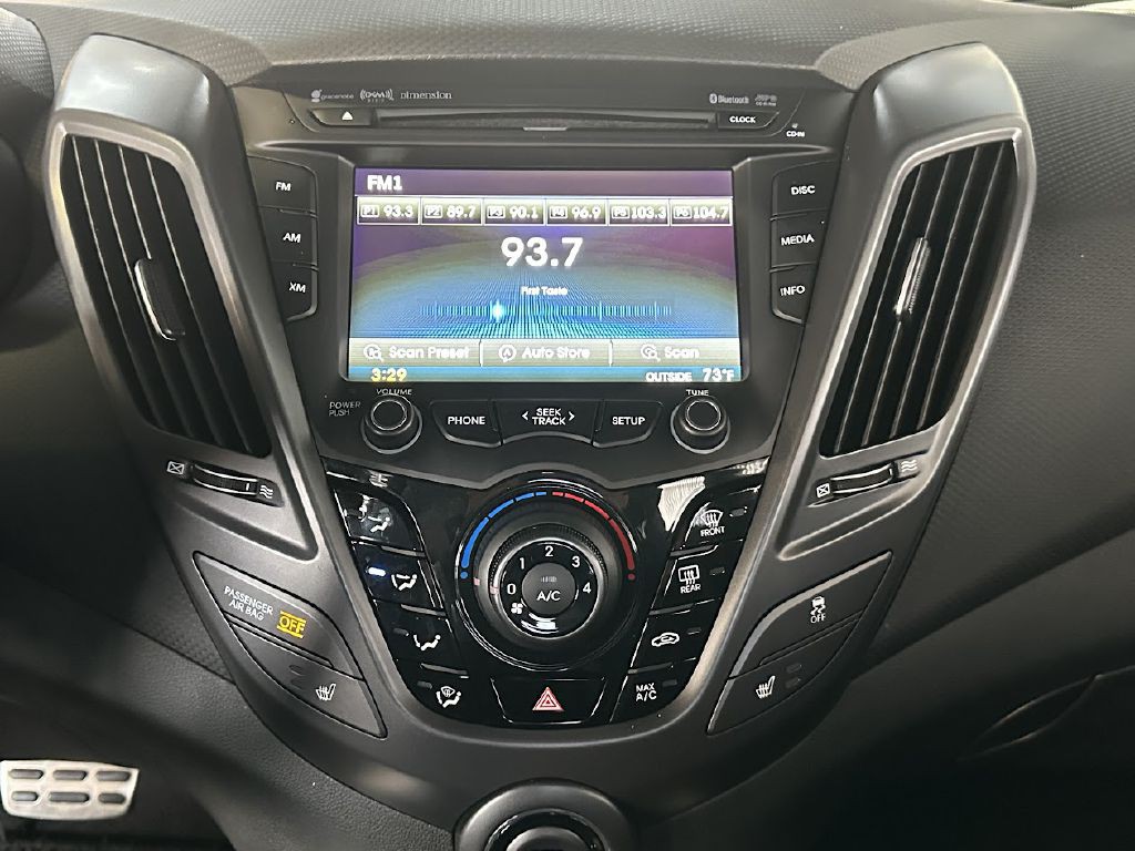 2016 Hyundai Veloster Image 20
