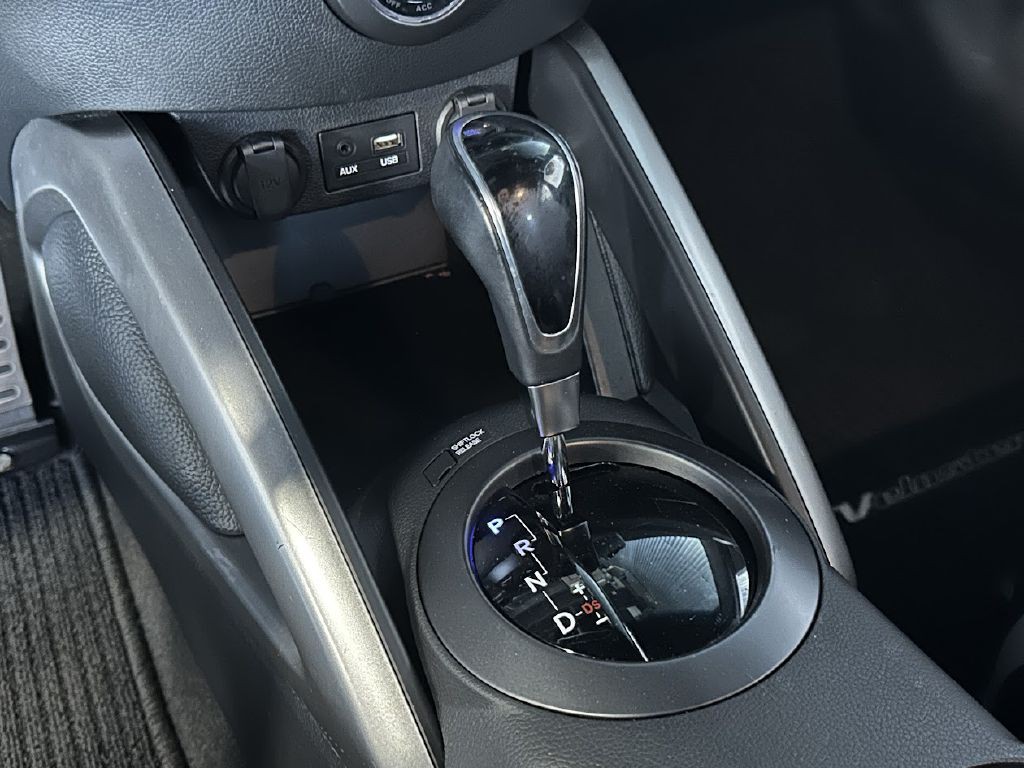 2016 Hyundai Veloster Image 21