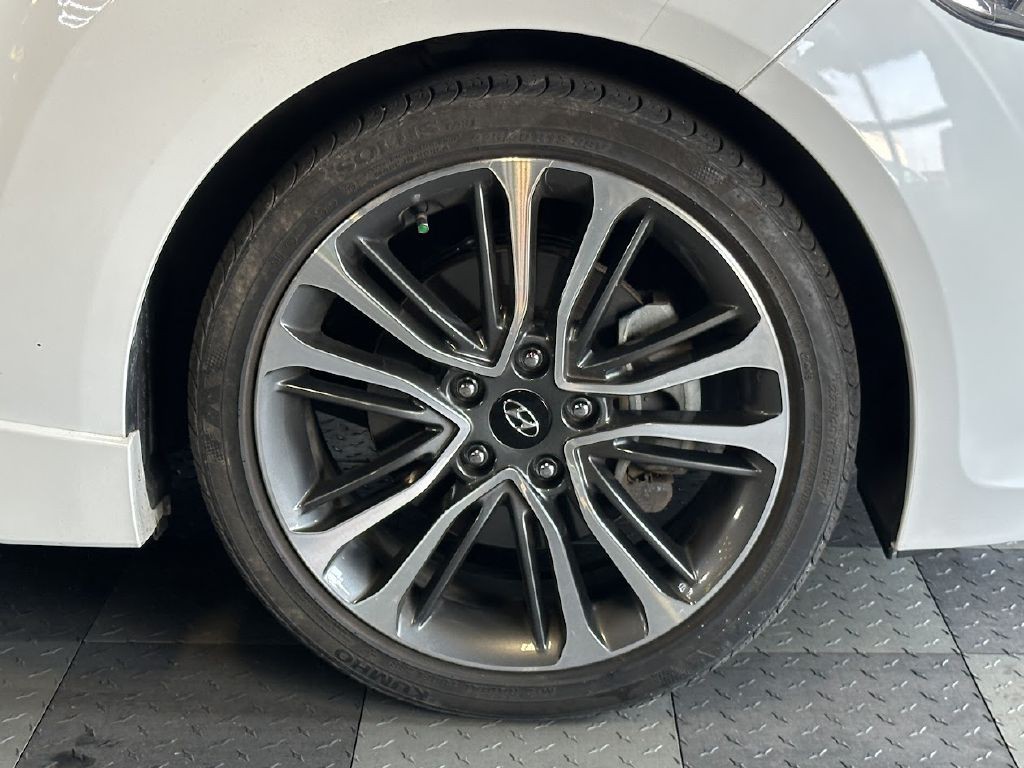 2016 Hyundai Veloster Image 26