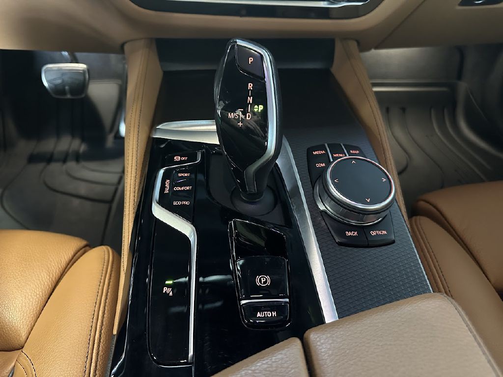 2021 BMW 5 Series Image 26