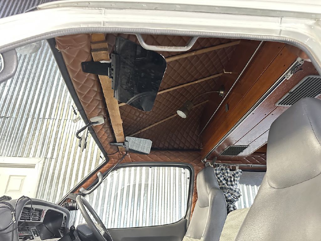 1996 Toyota Hiace Image 13