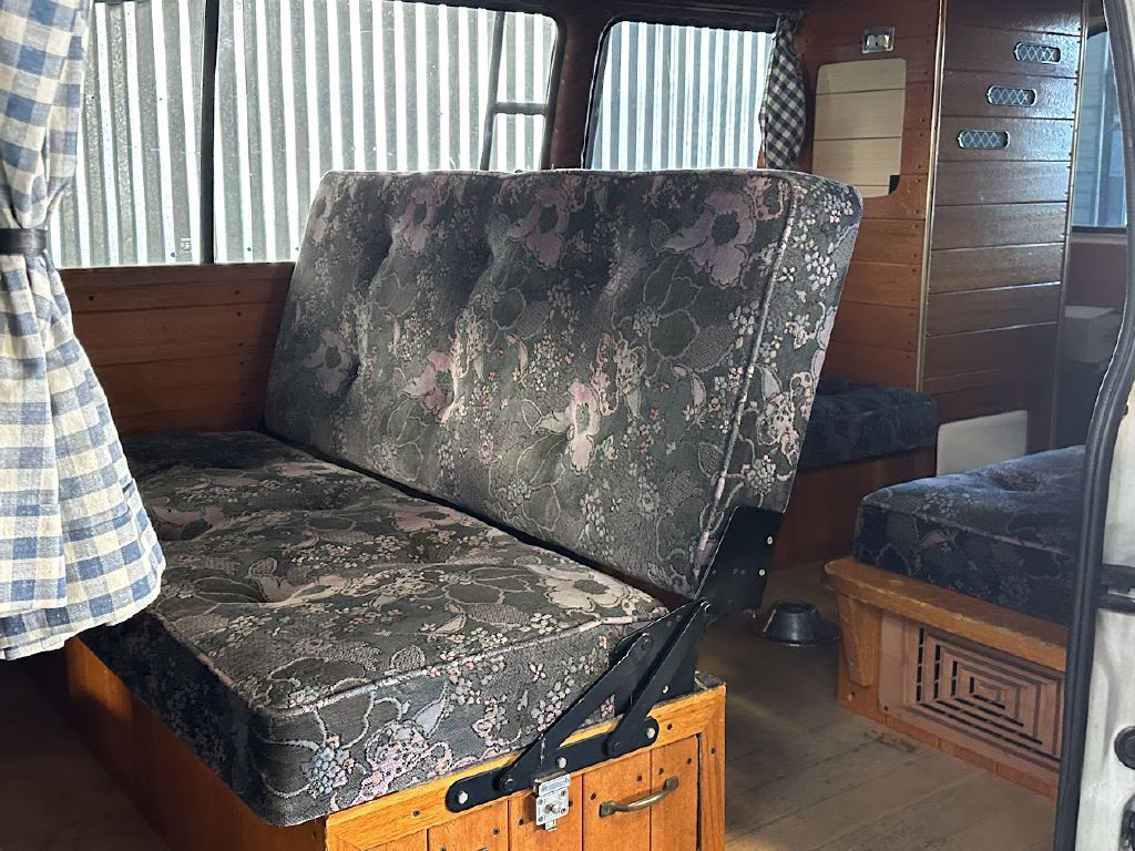 1996 Toyota Hiace Image 15