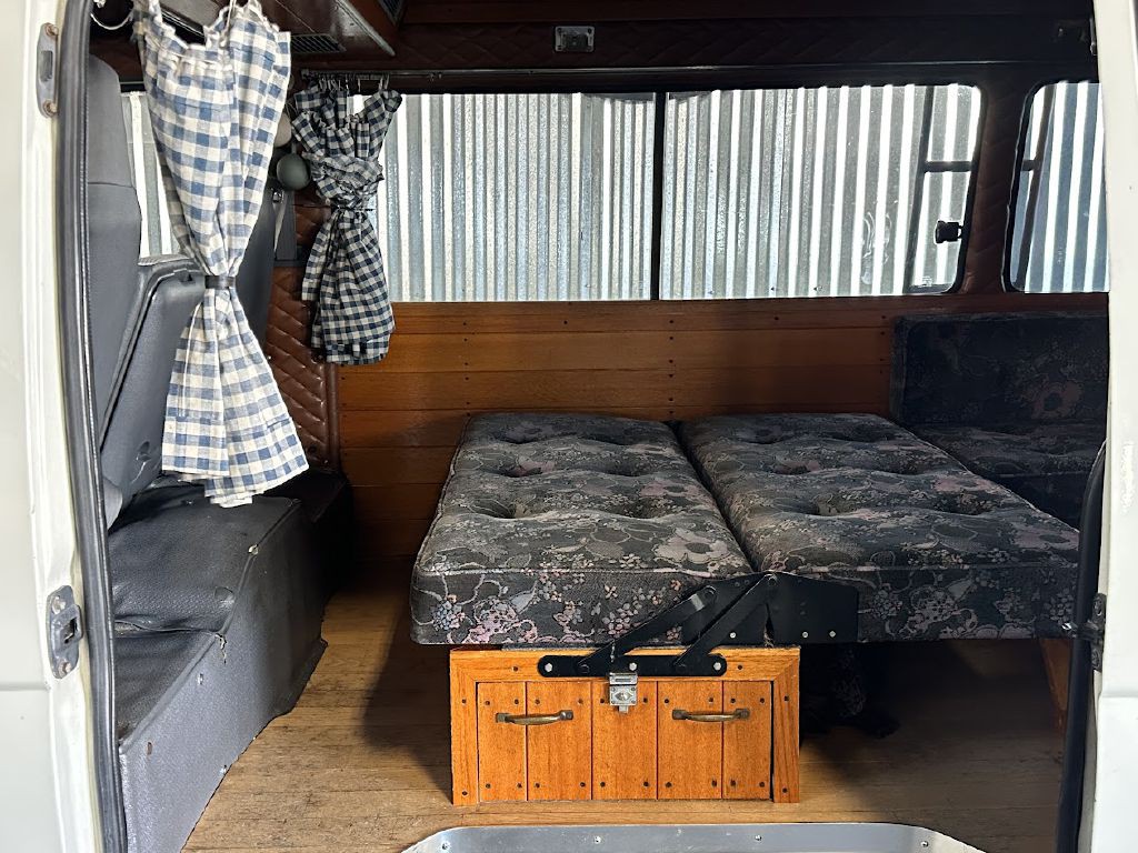 1996 Toyota Hiace Image 17