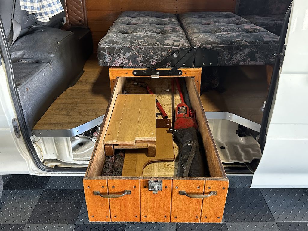 1996 Toyota Hiace Image 18