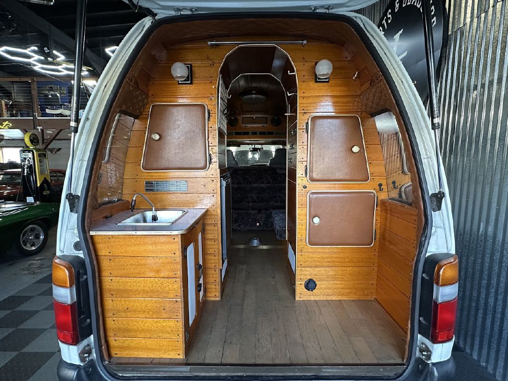 1996 Toyota Hiace Image 19