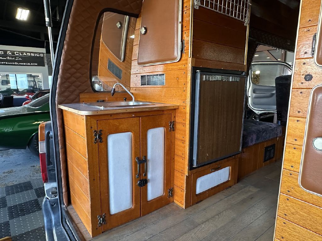 1996 Toyota Hiace Image 20