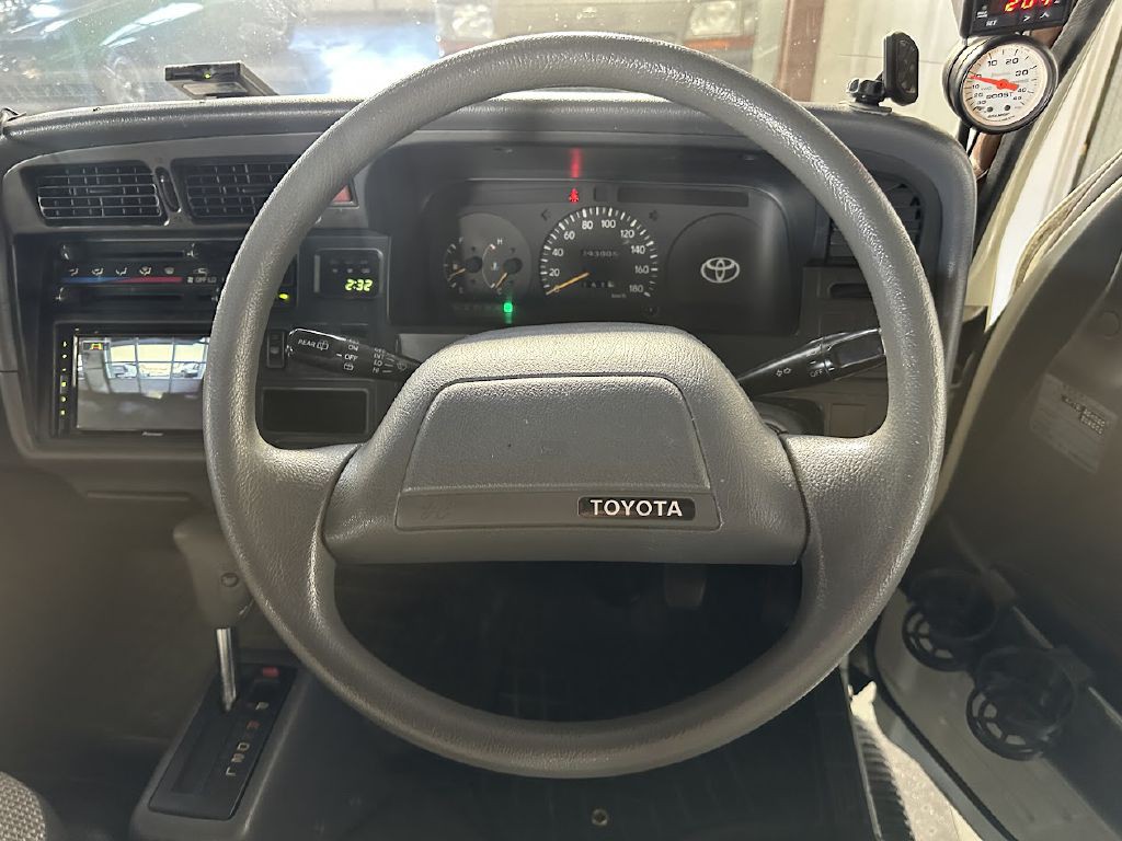 1996 Toyota Hiace Image 24