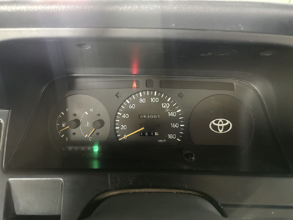 1996 Toyota Hiace Image 25