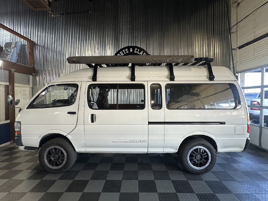 1996 Toyota Hiace Image 8