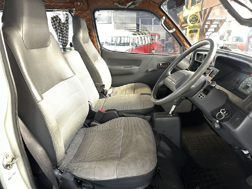 1996 Toyota Hiace Image 10