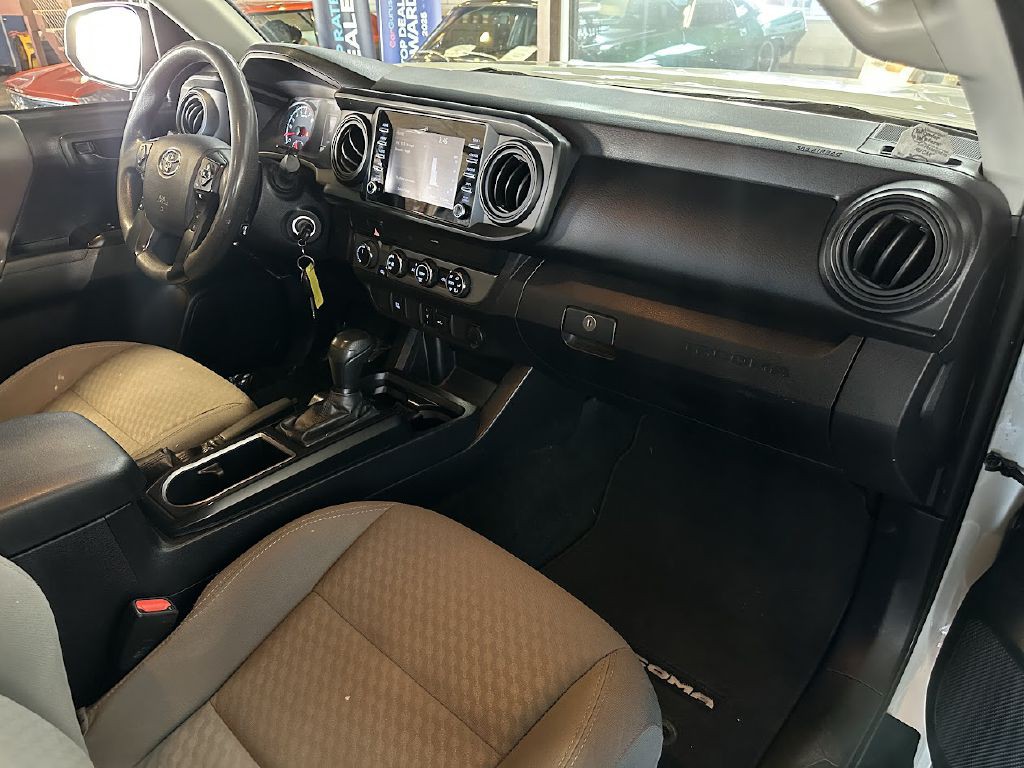 2020 Toyota Tacoma Image 12