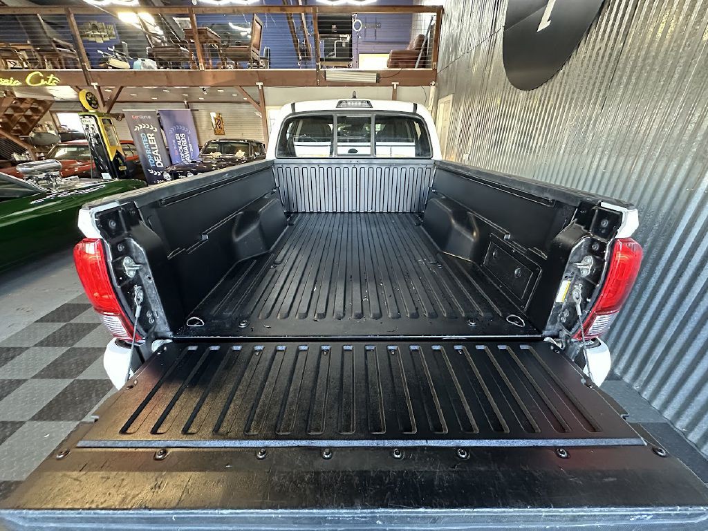 2020 Toyota Tacoma Image 25