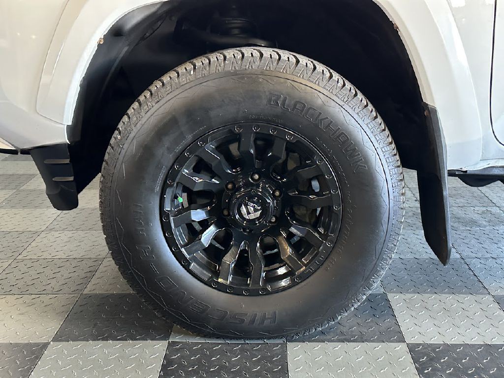 2020 Toyota Tacoma Image 29