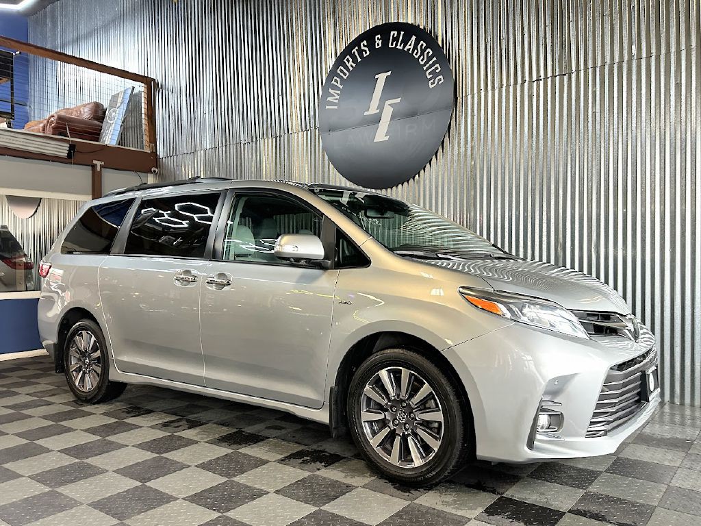 2020 Toyota Sienna Image 2