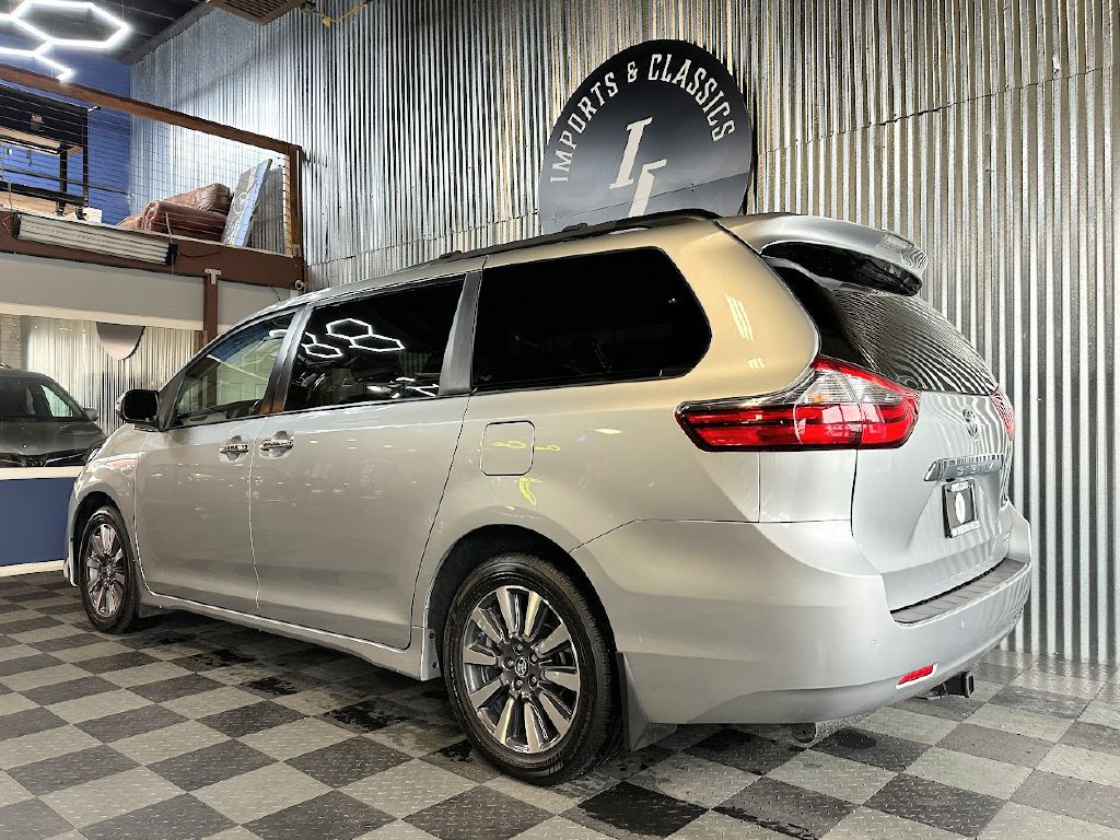 2020 Toyota Sienna Image 4