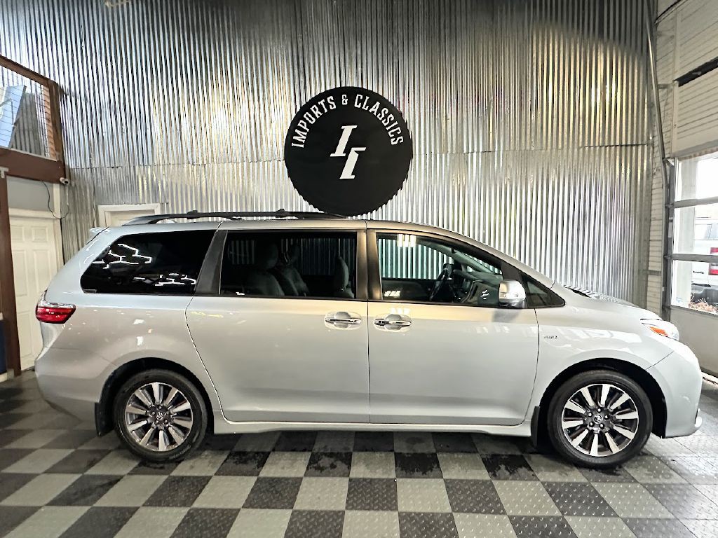2020 Toyota Sienna Image 7