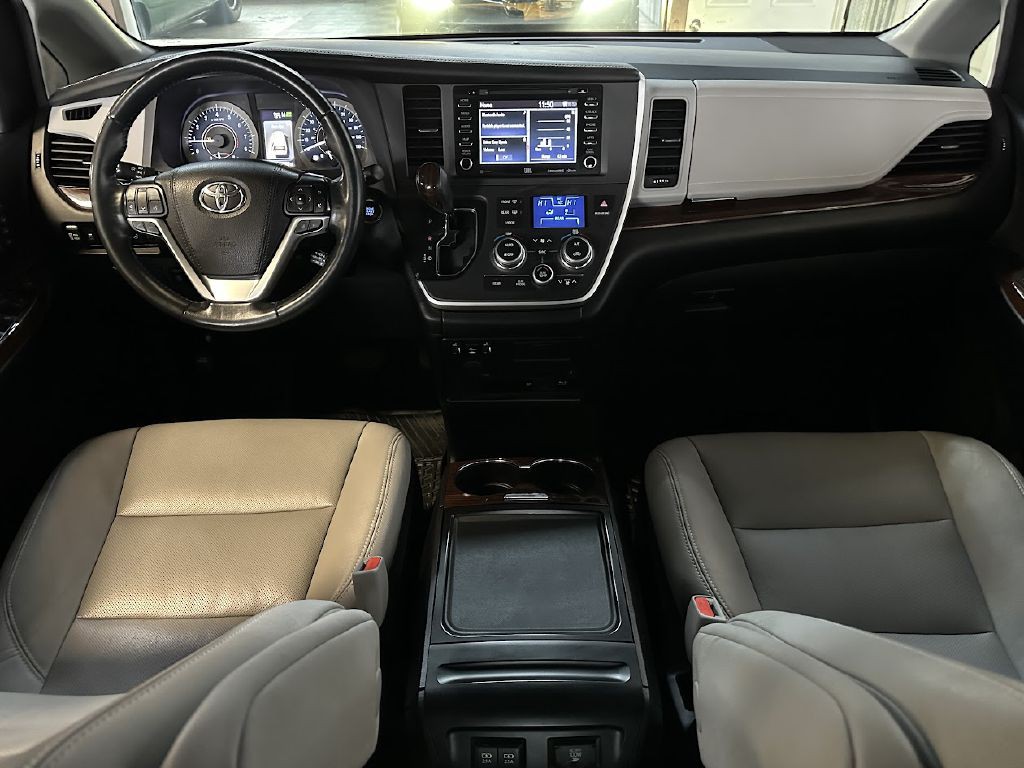 2020 Toyota Sienna Image 9