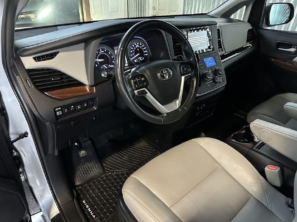 2020 Toyota Sienna Image 10