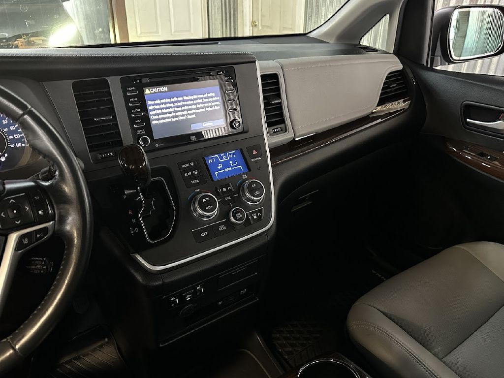 2020 Toyota Sienna Image 12