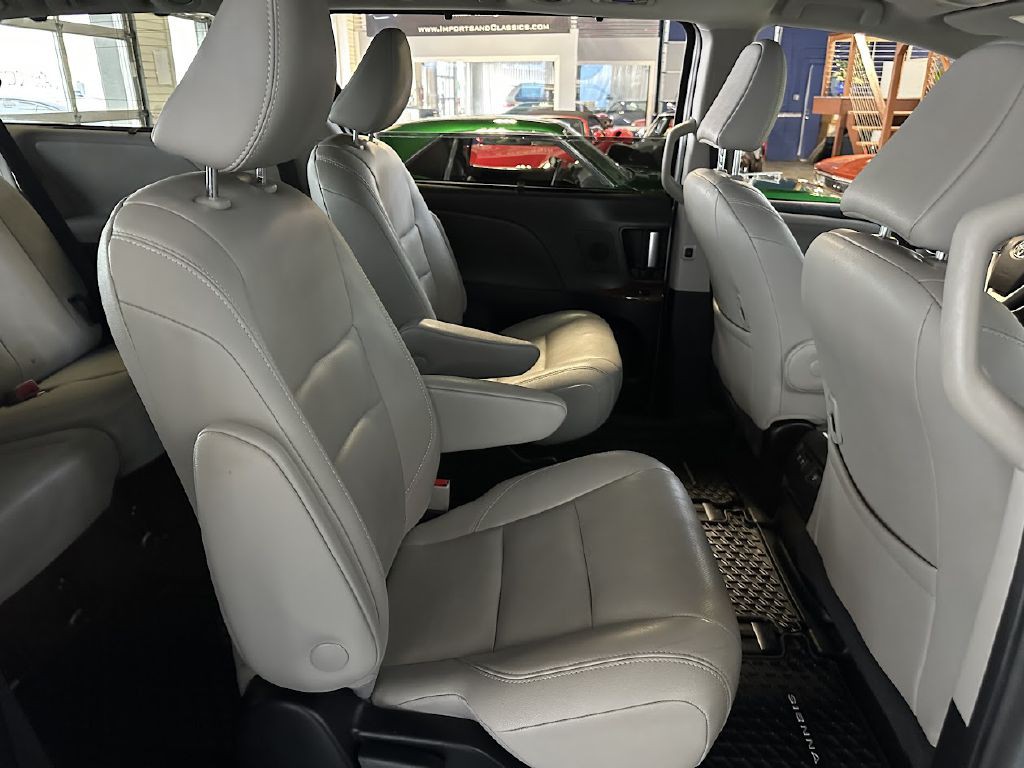 2020 Toyota Sienna Image 15
