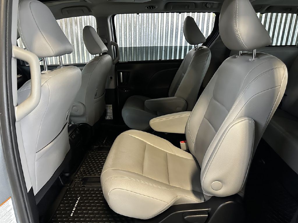 2020 Toyota Sienna Image 16