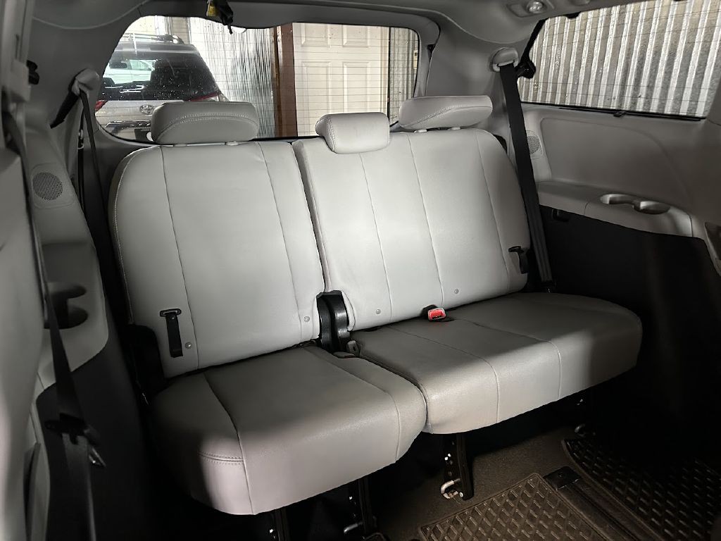2020 Toyota Sienna Image 17