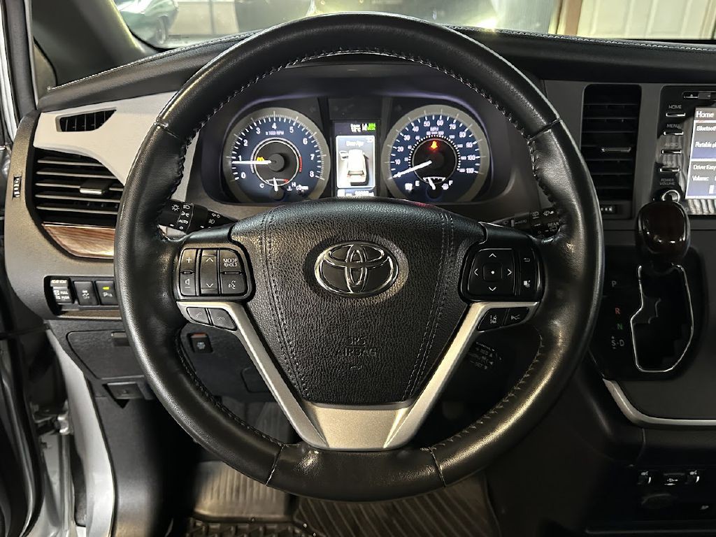 2020 Toyota Sienna Image 18