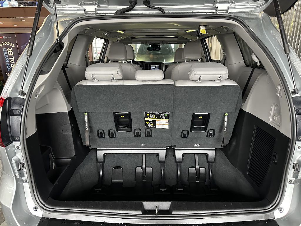 2020 Toyota Sienna Image 30