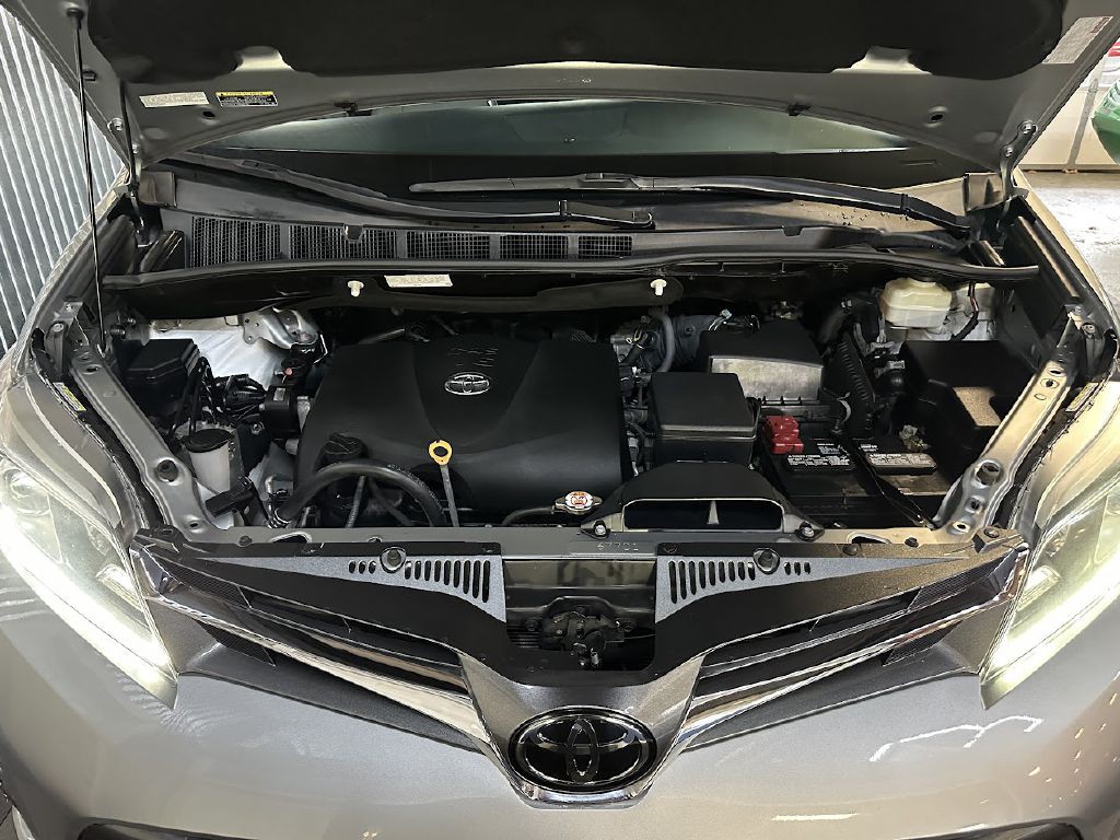 2020 Toyota Sienna Image 32