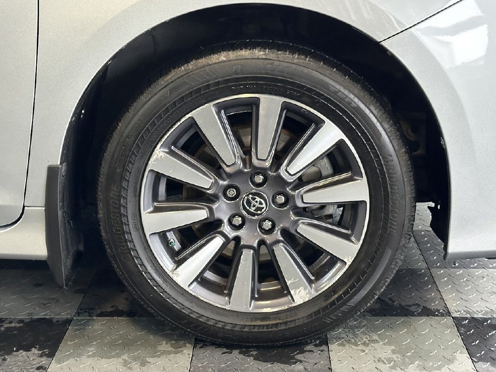 2020 Toyota Sienna Image 33