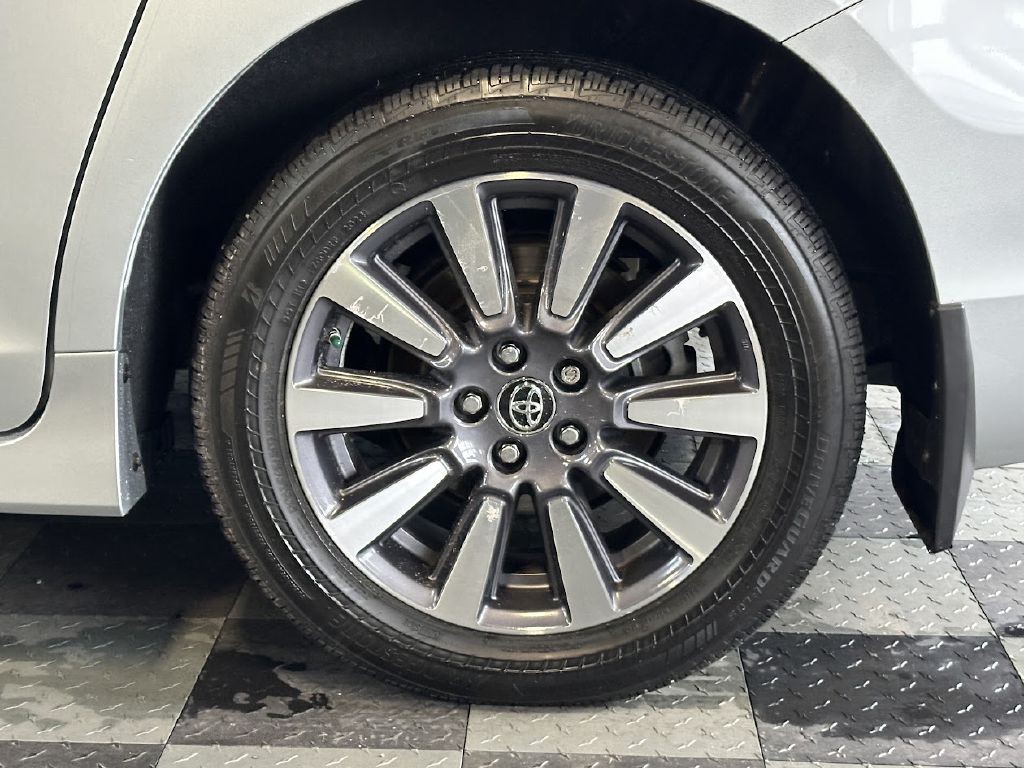 2020 Toyota Sienna Image 35
