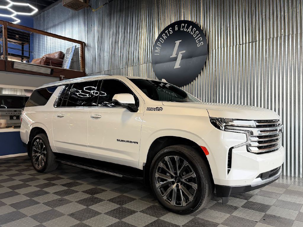 2023 Chevrolet Suburban Image 2