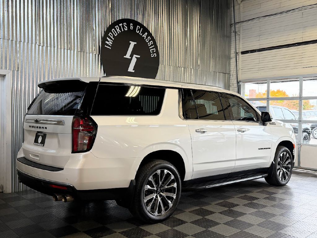 2023 Chevrolet Suburban Image 3