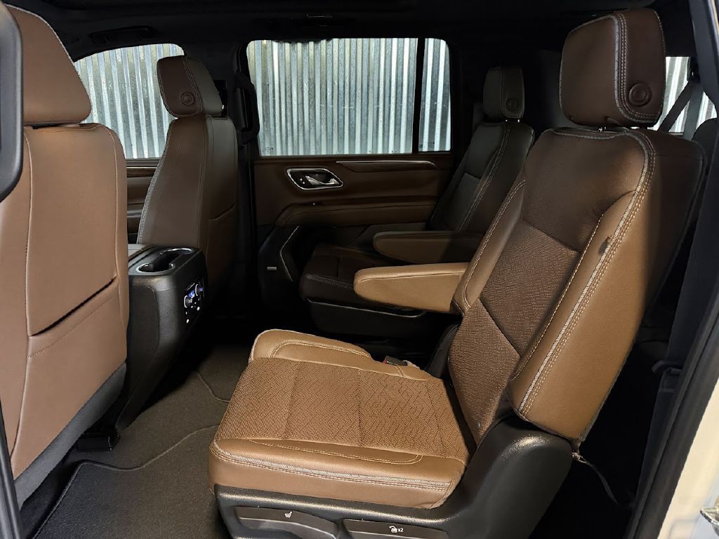 2023 Chevrolet Suburban Image 16