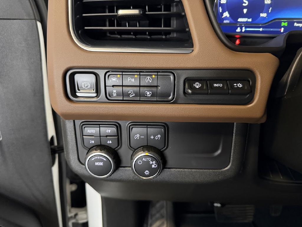 2023 Chevrolet Suburban Image 24