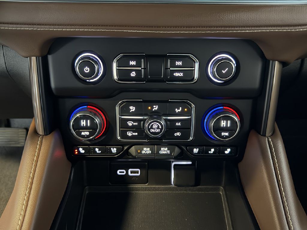 2023 Chevrolet Suburban Image 25