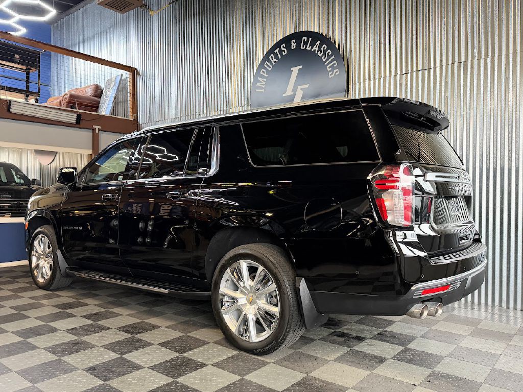 2023 Chevrolet Suburban Image 3